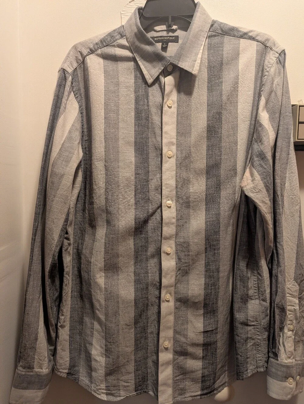 Banana Republic Men's Large Gray Vertical Stripe Long Sleeve Button-Down Shirt